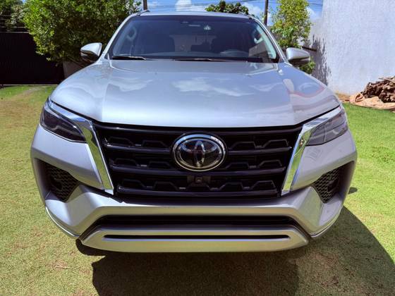 TOYOTA HILUX SW4 2.8 D-4D TURBO DIESEL SRX 7L 4X4 AUTOMÁTICO
